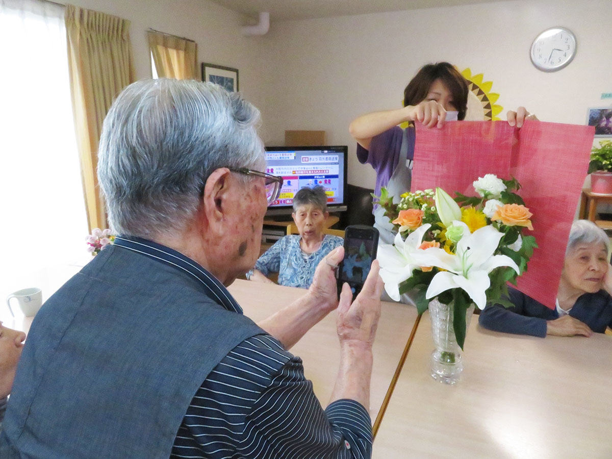 ご入居者様による写真撮影の勉強会