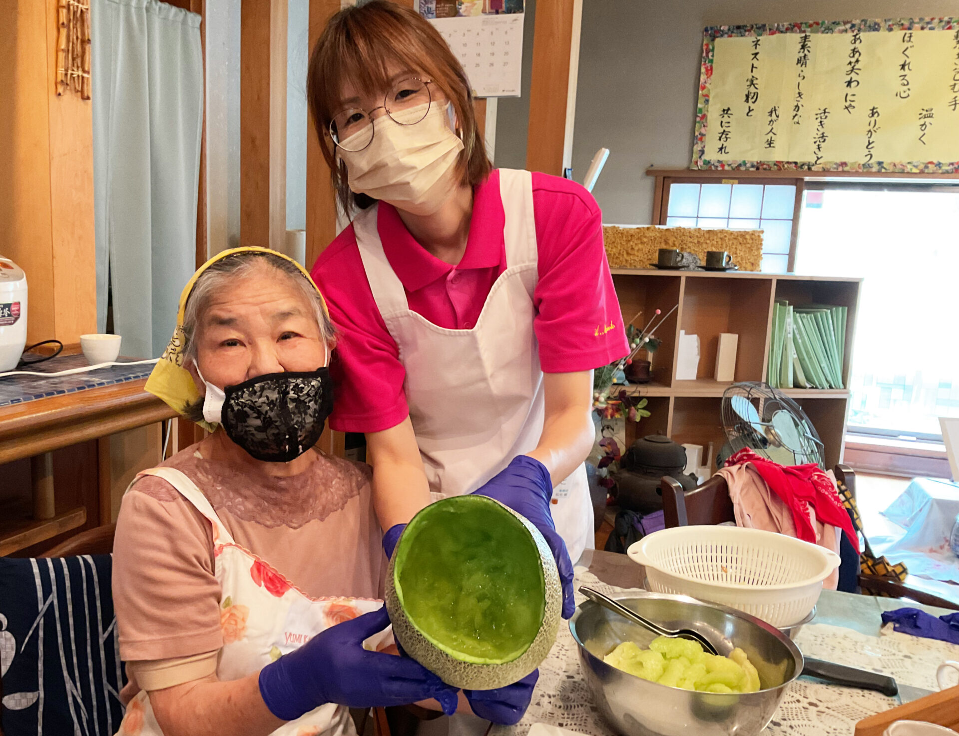 メロンを丸ごとケーキにしたったった！